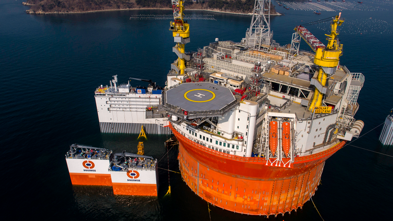 Illustration for article titled Here's The Largest Oil Rig Ever On Top Of The Largest Transport Ship